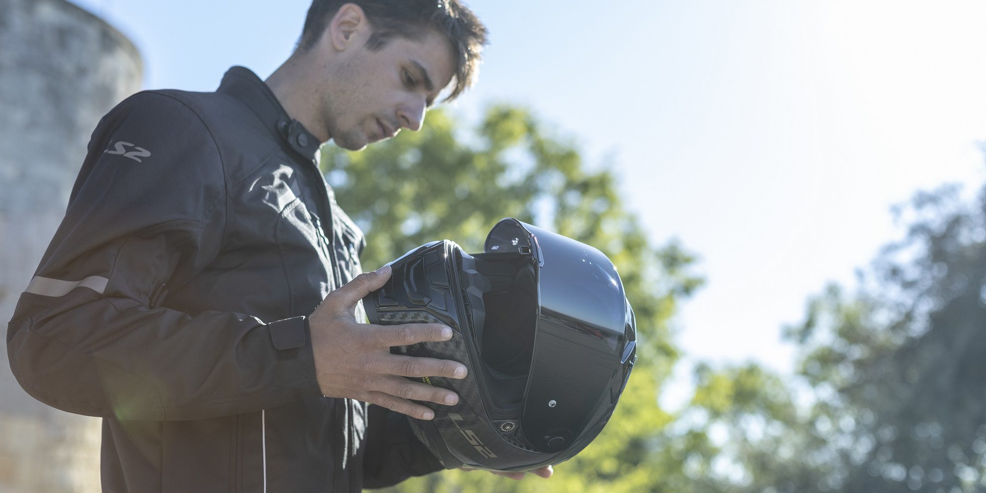 Comprehensive Guide to Choosing the Right Motorcycle Helmet Image 1