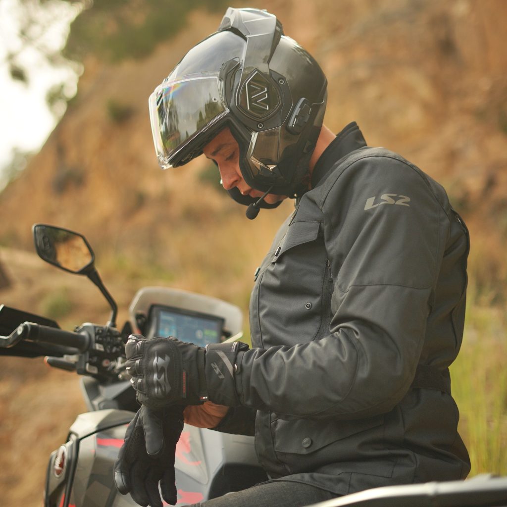 LS2 4X UCS Motorcycle Bluetooth Intercom Kit Lifestyle 4