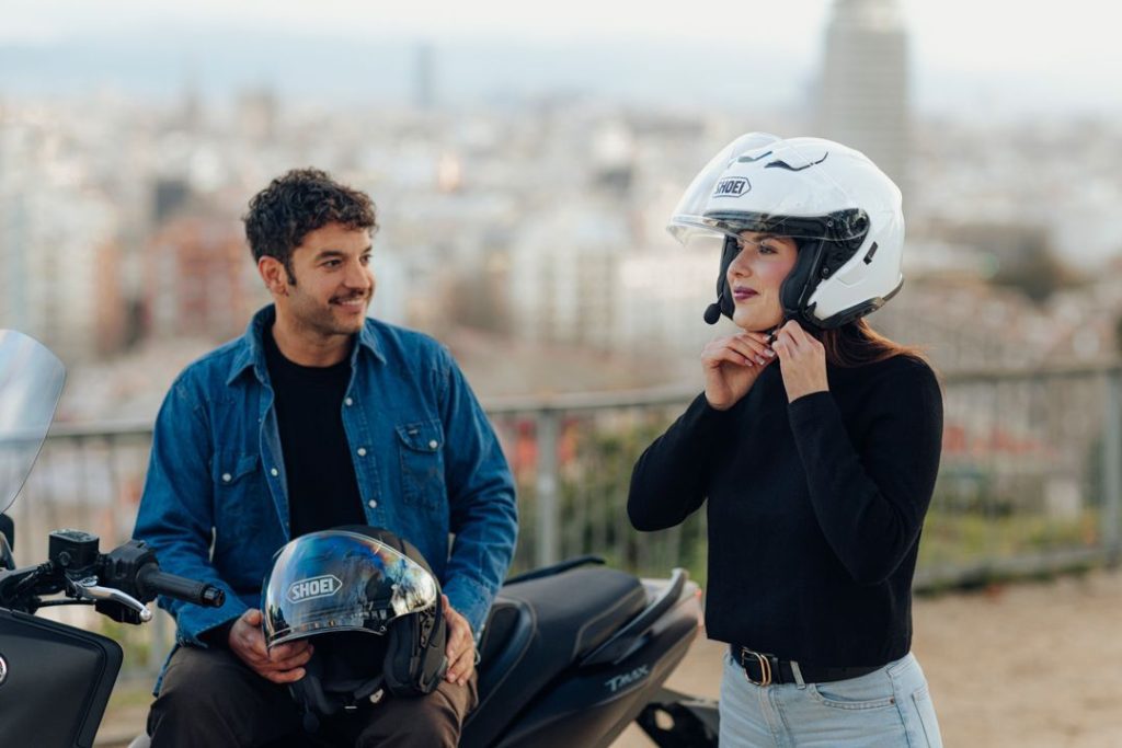 Shoei J-Cruise 3 Plain Motorcycle Helmet Lifestyle 2