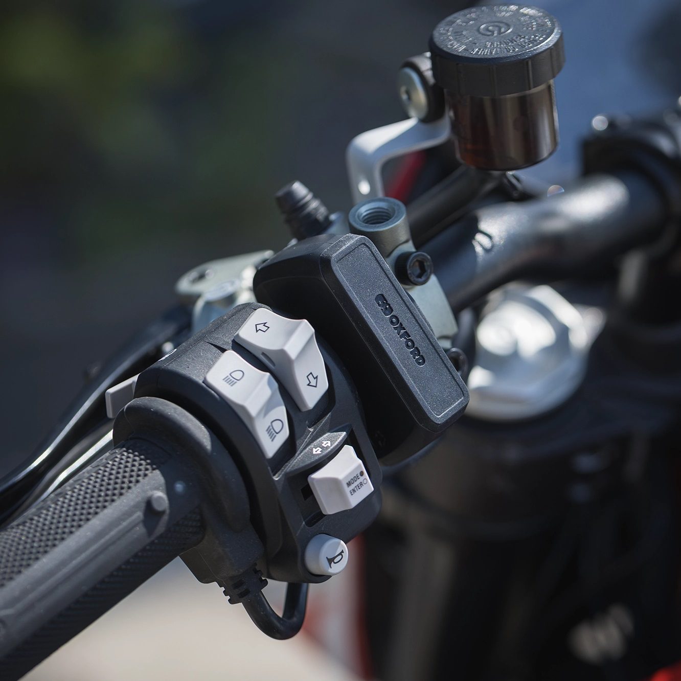 Oxford Slimline USB Type-A Type C 3.0 AMP Charging Kit EL118 Lifestyle 1