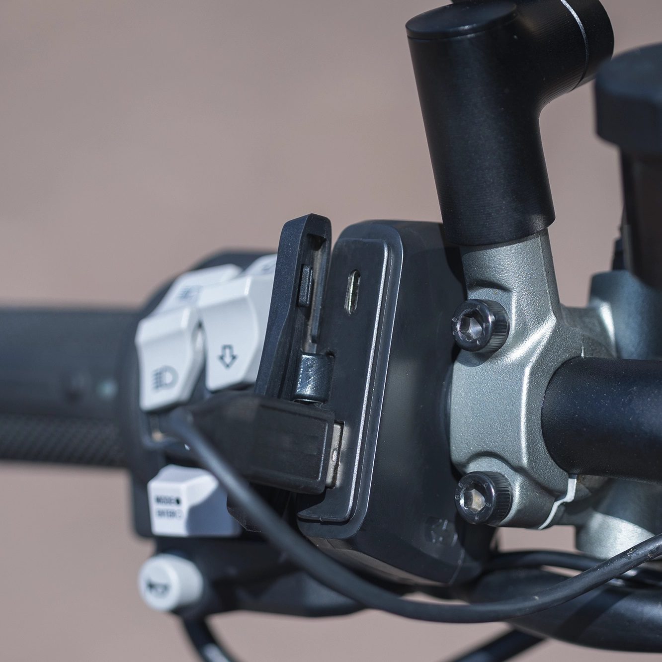 Oxford Slimline USB Type-A Type C 3.0 AMP Charging Kit EL118 Lifestyle 2