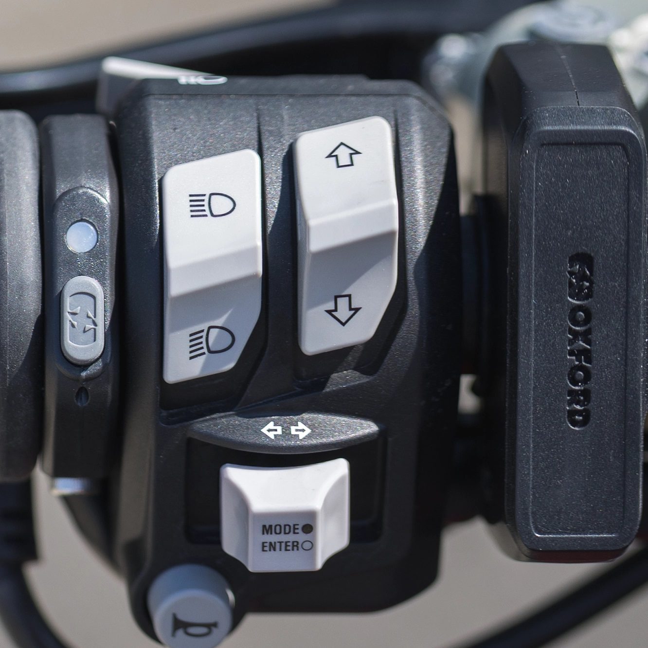 Oxford Slimline USB Type-A Type C 3.0 AMP Charging Kit EL118 Lifestyle 3