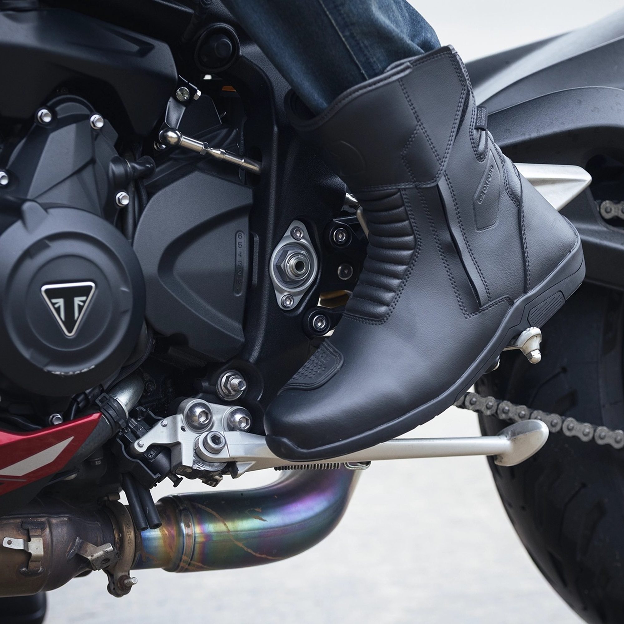 Oxford Warrior 3.0 D2D Motorcycle Boots - Black Lifestyle 1